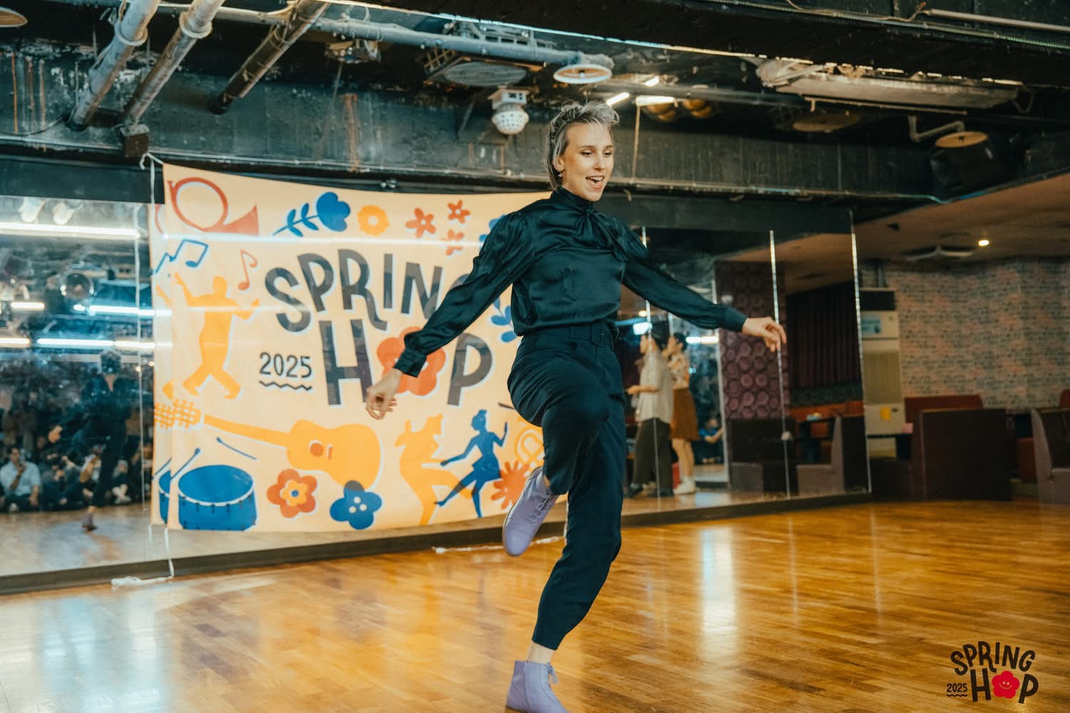 Danseuse en Solo Jazz pendant un cours de Jazz Roots avec Tatiana Udry
