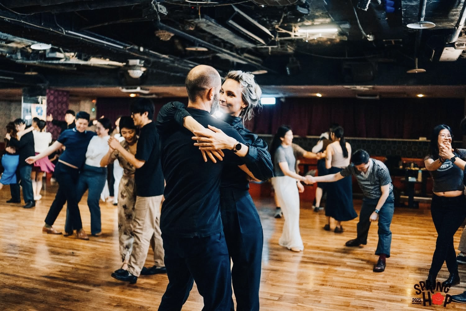 Élèves en cours de danse swing avec Tatiana Udry et Alexandre Macedo